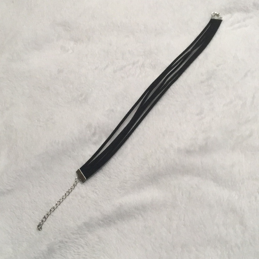 Black 5-layered choker